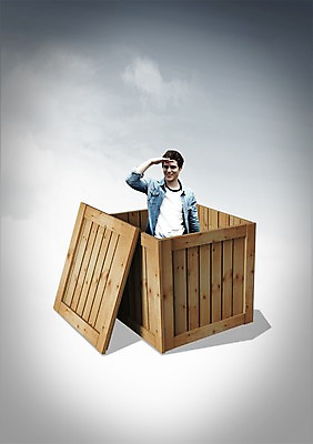 PSD 구름 편집이미지 응시 남자 하늘 한명 미소 웃음 사람 손짓 상반신 20대 성인 앞모습 상자 뚜껑 관찰 오픈 나무상자 남자만 남자한명만 성인남자만 청년만 청년남자만 청년남자한명만 성인한명만 성인남자한명만 성인만 이미지편집 자연요소 1 시선 뷰포인트 모션 표정 청년 파일형식