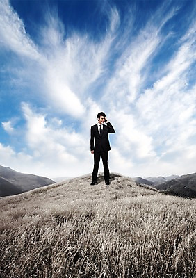 주간 전신 PSD 외국인 구름 편집이미지 라이프스타일 남자 비즈니스 하늘 산 한명 서기 미소 웃음 사람 동양인 정장 20대 성인 야외 앞모습 비즈니스라이프 스마트폰 직장인 비즈니스맨 정상 전화기 산등성이 통화 남자만 남자한명만 성인남자만 청년만 청년남자만 청년남자한명만 성인한명만 성인남자한명만 성인만 이미지편집 자연요소 직업 1 옷 뷰포인트 모션 표정 인종 청년 생활 핸드폰 스마트기기 파일형식