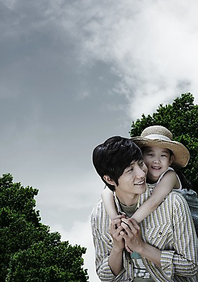 주간 PSD 나무 식물 구름 편집이미지 모자 라이프스타일 여자 남자 딸 어린이 가족 하늘 미소 웃음 사람 동양인 소녀 상반신 성인 야외 두명 앞모습 30대 부모 한국인 자녀 아빠 업기 부녀 이미지편집 자연요소 잡화 뷰포인트 관계 모션 표정 인종 생활 장년 파일형식