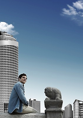 주간 PSD 서양인 외국인 백인 구름 편집이미지 라이프스타일 건축물 응시 남자 여유 난간 하늘 휴식 한명 사람 앉기 빌딩 20대 성인 야외 건물 옆모습 조각상 도시 남자만 남자한명만 성인남자만 청년만 청년남자만 청년남자한명만 성인한명만 성인남자한명만 성인만 이미지편집 자연요소 1 시선 건축 감정 뷰포인트 컨셉 모션 인종 청년 생활 조형물 파일형식