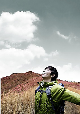 주간 PSD 식물 구름 편집이미지 라이프스타일 남자 여유 가방 배낭 하늘 팔벌리기 레저 휴식 산 아웃도어 한명 사람 동양인 상반신 20대 성인 취미 야외 옆모습 눈감음 등산 트래킹 한국인 풀 호흡 정상 등산복 심호흡 남자만 남자한명만 성인남자만 청년만 청년남자만 청년남자한명만 성인한명만 성인남자한명만 성인만 이미지편집 자연요소 1 잡화 옷 감정 뷰포인트 컨셉 모션 인종 청년 생활 파일형식