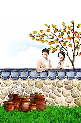 PSD 편집이미지 부부 커플 계절 여자 열매 남자 행복 과일 하늘 기와 감 미소 웃음 사람 동양인 잔디 초원 상반신 20대 성인 두명 담장 가을풍경 한국인 가을 나뭇가지 항아리 풀 감나무 즐거움 청년만 성인만 이미지편집 나무 식물 감정 관계 표정 인종 풍경 청년 도자기 파일형식 가을_계절