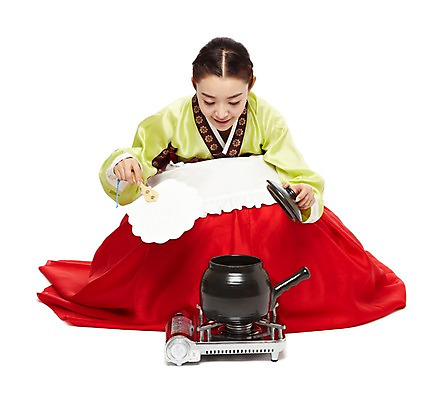 포토 JPG 스튜디오촬영 한국문화 한국전통 전통 우먼라이프 라이프스타일 여자 명절 전통문화 가사 한국 실내 한명 들기 누끼 사람 앉기 동양인 20대 성인 앞모습 약 앞치마 한의학 한국인 뚜껑 부채 계획 전통의상 한복 한약 버너 며느리 약탕기 과정 보약 부채질 탕약 여자만 여자한명만 성인여자만 청년만 청년여자만 성인한명만 청년여자한명만 성인여자한명만 성인만 국내포토 1 동양문화 기념일 아시아 문화 뷰포인트 컨셉 의학 모션 주방용품 인종 청년 내부 생활 파일형식