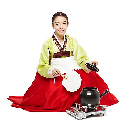 포토 JPG 스튜디오촬영 한국문화 한국전통 전통 우먼라이프 라이프스타일 여자 명절 전통문화 가사 한국 실내 한명 미소 웃음 들기 누끼 사람 앉기 동양인 20대 성인 앞모습 약 앞치마 한의학 한국인 뚜껑 부채 계획 전통의상 한복 한약 버너 며느리 약탕기 과정 보약 부채질 탕약 여자만 여자한명만 성인여자만 청년만 청년여자만 성인한명만 청년여자한명만 성인여자한명만 성인만 국내포토 1 동양문화 기념일 아시아 문화 뷰포인트 컨셉 의학 모션 주방용품 표정 인종 청년 내부 생활 파일형식 나라 생활용품 이벤트 오브젝트
