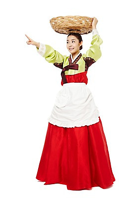 포토 JPG 스튜디오촬영 전신 한국문화 한국전통 전통 우먼라이프 라이프스타일 응시 여자 명절 전통문화 가사 한국 실내 한명 서기 미소 웃음 들기 누끼 사람 동양인 손짓 20대 성인 앞모습 광주리 앞치마 한국인 가리킴 운반 계획 전통의상 한복 받침대 며느리 머리위 과정 똬리 여자만 여자한명만 성인여자만 청년만 청년여자만 성인한명만 청년여자한명만 성인여자한명만 성인만 국내포토 1 동양문화 시선 기념일 아시아 문화 뷰포인트 컨셉 모션 표정 인종 청년 내부 생활 바구니 파일형식