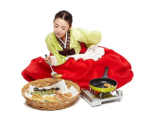 포토 JPG 스튜디오촬영 한국문화 한국전통 전통 우먼라이프 라이프스타일 여자 명절 전통문화 음식 가사 주방용품 한국 실내 피곤 요리 한명 들기 누끼 사람 앉기 동양인 20대 성인 앞모습 광주리 앞치마 고통 전통음식 한국인 프라이팬 계획 전통의상 한복 전 버너 며느리 뒤집개 부침개 과정 명절증후군 허리통증 여자만 여자한명만 성인여자만 청년만 청년여자만 성인한명만 청년여자한명만 성인여자한명만 성인만 증후군 국내포토 1 동양문화 기념일 감정 아시아 문화 한식 뷰포인트 생활용품 컨셉 모션 인종 청년 내부 생활 바구니 질병 파일형식