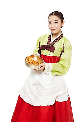 포토 JPG 스튜디오촬영 한국문화 한국전통 전통 우먼라이프 라이프스타일 그릇 여자 명절 전통문화 음식 가사 김치 한국 실내 한명 서기 미소 웃음 들기 누끼 사람 동양인 20대 성인 앞모습 앞치마 전통음식 한국인 대접 계획 전통의상 한복 며느리 배추김치 과정 여자만 여자한명만 성인여자만 청년만 청년여자만 성인한명만 청년여자한명만 성인여자한명만 성인만 국내포토 1 동양문화 식기 기념일 아시아 문화 한식 뷰포인트 컨셉 모션 표정 인종 청년 내부 생활 파일형식