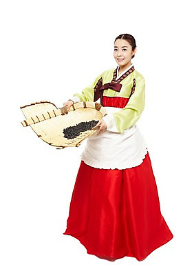 포토 JPG 스튜디오촬영 전신 한국문화 한국전통 전통 우먼라이프 라이프스타일 여자 명절 전통문화 가사 식재료 콩 곡류 한국 실내 한명 서기 미소 웃음 들기 누끼 사람 동양인 20대 성인 앞모습 앞치마 한국인 계획 전통의상 한복 농기구 며느리 과정 키질 여자만 여자한명만 성인여자만 청년만 청년여자만 성인한명만 청년여자한명만 성인여자한명만 성인만 국내포토 1 동양문화 기념일 아시아 문화 뷰포인트 컨셉 농업 모션 표정 인종 청년 내부 생활 농사 파일형식