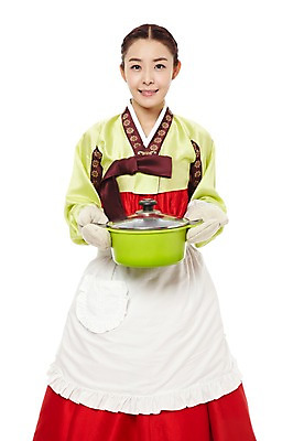 포토 JPG 스튜디오촬영 한국문화 한국전통 전통 우먼라이프 라이프스타일 여자 명절 전통문화 장갑 가사 주방용품 한국 실내 요리 한명 서기 미소 웃음 들기 누끼 사람 동양인 20대 성인 앞모습 앞치마 한국인 계획 솥 냄비 전통의상 한복 며느리 과정 주방장갑 여자만 여자한명만 성인여자만 청년만 청년여자만 성인한명만 청년여자한명만 성인여자한명만 성인만 국내포토 1 동양문화 잡화 기념일 아시아 문화 뷰포인트 생활용품 컨셉 모션 표정 인종 청년 내부 생활 파일형식