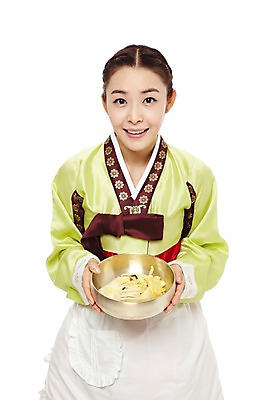 포토 JPG 스튜디오촬영 한국문화 한국전통 전통 우먼라이프 라이프스타일 그릇 여자 명절 전통문화 음식 가사 김치 한국 실내 한명 서기 미소 웃음 들기 누끼 사람 동양인 상반신 20대 성인 앞모습 앞치마 전통음식 한국인 대접 계획 전통의상 한복 며느리 배추김치 과정 백김치 여자만 여자한명만 성인여자만 청년만 청년여자만 성인한명만 청년여자한명만 성인여자한명만 성인만 국내포토 1 동양문화 식기 기념일 아시아 문화 한식 뷰포인트 컨셉 모션 표정 인종 청년 내부 생활 파일형식