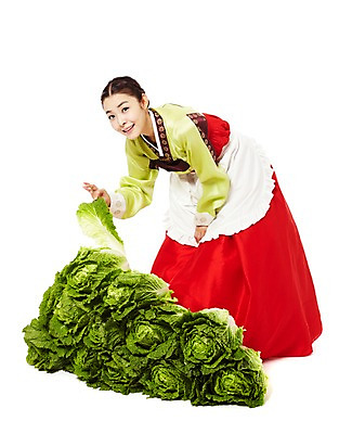 포토 JPG 스튜디오촬영 전신 한국문화 한국전통 전통 우먼라이프 라이프스타일 여자 명절 전통문화 가사 채소 식재료 한국 실내 숙이기 한명 서기 미소 웃음 누끼 사람 동양인 20대 성인 옆모습 앞치마 한국인 선택 계획 전통의상 한복 배추 며느리 김장 과정 여자만 여자한명만 성인여자만 청년만 청년여자만 성인한명만 청년여자한명만 성인여자한명만 성인만 국내포토 1 동양문화 기념일 아시아 문화 뷰포인트 포즈 컨셉 모션 표정 인종 청년 내부 생활 파일형식