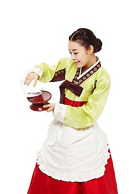 포토 JPG 스튜디오촬영 한국문화 한국전통 전통 우먼라이프 라이프스타일 그릇 접시 여자 명절 전통문화 가사 한국 실내 한명 서기 들기 누끼 사람 동양인 20대 성인 옆모습 앞치마 한국인 빨래 계획 전통의상 한복 제사 며느리 제기_제사 닦기 과정 행주 여자만 여자한명만 성인여자만 청년만 청년여자만 성인한명만 청년여자한명만 성인여자한명만 성인만 국내포토 1 동양문화 식기 기념일 아시아 문화 뷰포인트 컨셉 모션 인종 청년 내부 생활 청소도구 전통의례 제사용품 파일형식