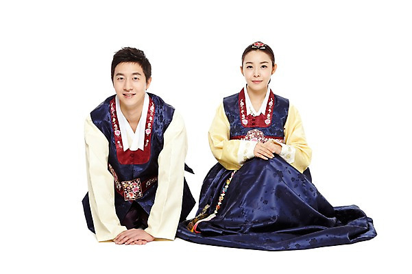 포토 JPG 스튜디오촬영 전신 한국문화 한국전통 전통 라이프스타일 부부 커플 여자 명절 남자 전통문화 새해 한국 실내 미소 웃음 누끼 사람 앉기 동양인 20대 성인 두명 앞모습 설날 추석 깨끗함 한국인 예절 인사 절 무릎꿇기 전통의상 한복 세배 손모으기 청년만 성인만 국내포토 동양문화 기념일 아시아 문화 뷰포인트 컨셉 관계 모션 표정 인종 손짓 청년 내부 생활 절_인사 파일형식