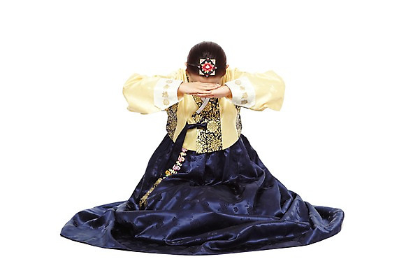 포토 JPG 스튜디오촬영 전신 한국문화 한국전통 전통 라이프스타일 여자 명절 전통문화 새해 한국 실내 숙이기 고개숙이기 한명 누끼 사람 앉기 동양인 20대 성인 앞모습 설날 추석 깨끗함 한국인 예절 인사 절 전통의상 한복 세배 손모으기 여자만 여자한명만 성인여자만 청년만 청년여자만 성인한명만 청년여자한명만 성인여자한명만 성인만 국내포토 1 동양문화 기념일 아시아 문화 뷰포인트 포즈 컨셉 모션 인종 손짓 청년 내부 생활 절_인사 파일형식