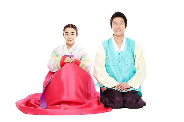 포토 JPG 스튜디오촬영 전신 한국문화 한국전통 전통 라이프스타일 부부 커플 여자 명절 남자 전통문화 새해 한국 실내 미소 웃음 누끼 사람 앉기 동양인 20대 성인 두명 앞모습 설날 추석 깨끗함 한국인 예절 인사 절 무릎꿇기 전통의상 한복 세배 손모으기 청년만 성인만 국내포토 동양문화 기념일 아시아 문화 뷰포인트 컨셉 관계 모션 표정 인종 손짓 청년 내부 생활 절_인사 파일형식