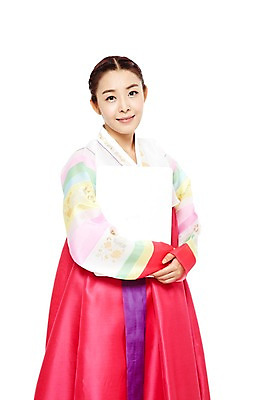 포토 JPG 스튜디오촬영 한국문화 한국전통 전통 라이프스타일 여자 명절 전통문화 모바일 새해 한국 실내 한명 서기 미소 웃음 들기 누끼 사람 동양인 상반신 20대 성인 앞모습 노트북 쇼핑 컴퓨터 설날 추석 한국인 웹서핑 전통의상 한복 온라인쇼핑 모바일쇼핑 여자만 여자한명만 성인여자만 청년만 청년여자만 성인한명만 청년여자한명만 성인여자한명만 성인만 국내포토 1 동양문화 기념일 아시아 문화 뷰포인트 모션 표정 인종 청년 내부 생활 전자제품 온라인 파일형식