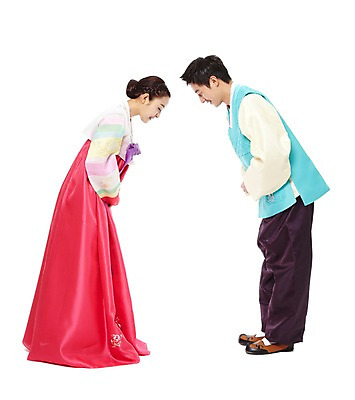 포토 JPG 스튜디오촬영 전신 한국문화 한국전통 전통 라이프스타일 부부 커플 여자 명절 남자 전통문화 새해 한국 실내 숙이기 허리숙이기 고개숙이기 서기 누끼 사람 동양인 20대 성인 두명 옆모습 설날 마주보기 추석 깨끗함 한국인 예절 인사 절 전통의상 한복 세배 손모으기 맞절 청년만 성인만 국내포토 동양문화 기념일 아시아 문화 뷰포인트 포즈 컨셉 관계 모션 인종 손짓 청년 내부 생활 절_인사 파일형식