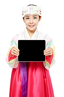 포토 JPG 스튜디오촬영 한국문화 한국전통 전통 라이프스타일 여자 명절 전통문화 모바일 새해 한국 실내 한명 미소 웃음 들기 누끼 사람 동양인 상반신 20대 성인 앞모습 쇼핑 태블릿 설날 추석 한국인 웹서핑 전통의상 한복 온라인쇼핑 모바일쇼핑 아얌 여자만 여자한명만 성인여자만 청년만 청년여자만 성인한명만 청년여자한명만 성인여자한명만 성인만 국내포토 1 동양문화 기념일 아시아 문화 뷰포인트 모션 전통소품 표정 인종 청년 내부 생활 전자제품 스마트기기 온라인 파일형식