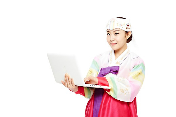 포토 JPG 스튜디오촬영 한국문화 한국전통 전통 라이프스타일 여자 명절 전통문화 모바일 새해 한국 실내 한명 미소 웃음 들기 누끼 사람 동양인 상반신 20대 성인 앞모습 노트북 쇼핑 컴퓨터 설날 추석 한국인 웹서핑 전통의상 한복 온라인쇼핑 모바일쇼핑 아얌 여자만 여자한명만 성인여자만 청년만 청년여자만 성인한명만 청년여자한명만 성인여자한명만 성인만 국내포토 1 동양문화 기념일 아시아 문화 뷰포인트 모션 전통소품 표정 인종 청년 내부 생활 전자제품 온라인 파일형식