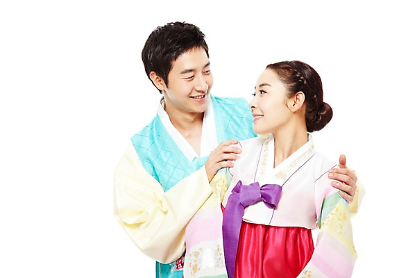 포토 JPG 스튜디오촬영 한국문화 한국전통 전통 라이프스타일 부부 커플 여자 명절 남자 전통문화 새해 한국 실내 미소 웃음 누끼 사람 동양인 상반신 20대 성인 두명 앞모습 설날 마주보기 추석 한국인 전통의상 한복 청년만 성인만 국내포토 동양문화 기념일 아시아 문화 뷰포인트 관계 모션 표정 인종 청년 내부 생활 파일형식