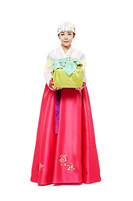 포토 JPG 스튜디오촬영 전신 한국문화 한국전통 전통 라이프스타일 여자 명절 전통문화 포장 새해 한국 실내 선물 한명 서기 들기 누끼 사람 동양인 20대 성인 앞모습 선물상자 상자 설날 추석 한국인 보자기 전통의상 한복 아얌 새해선물 추석선물 여자만 여자한명만 성인여자만 청년만 청년여자만 성인한명만 청년여자한명만 성인여자한명만 성인만 설선물 국내포토 1 동양문화 기념일 아시아 문화 뷰포인트 모션 전통소품 인종 청년 내부 생활 파일형식 천_직물 명절선물