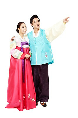 포토 JPG 스튜디오촬영 전신 한국문화 한국전통 전통 라이프스타일 부부 커플 응시 여자 명절 남자 전통문화 모션 새해 한국 실내 서기 미소 웃음 누끼 사람 동양인 손짓 20대 성인 두명 앞모습 설날 추석 한국인 가리킴 전통의상 한복 청년만 성인만 국내포토 동양문화 시선 기념일 아시아 문화 뷰포인트 관계 표정 인종 청년 내부 생활 파일형식