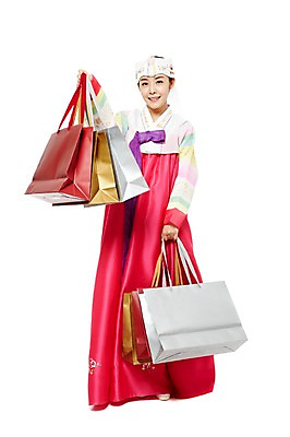 포토 JPG 스튜디오촬영 전신 한국문화 한국전통 전통 라이프스타일 여자 명절 전통문화 새해 한국 실내 선물 한명 서기 미소 웃음 들기 누끼 사람 동양인 20대 성인 앞모습 쇼핑 장보기 설날 쇼핑백 추석 한국인 전통의상 한복 아얌 새해선물 추석선물 여자만 여자한명만 성인여자만 청년만 청년여자만 성인한명만 청년여자한명만 성인여자한명만 성인만 설선물 국내포토 1 동양문화 기념일 아시아 문화 뷰포인트 가방 모션 전통소품 표정 인종 청년 내부 생활 파일형식 명절선물