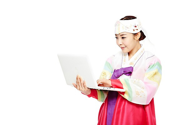 포토 JPG 스튜디오촬영 한국문화 한국전통 전통 라이프스타일 응시 여자 명절 전통문화 모바일 새해 한국 실내 한명 미소 웃음 들기 누끼 사람 동양인 상반신 20대 성인 앞모습 노트북 쇼핑 컴퓨터 설날 추석 한국인 웹서핑 전통의상 한복 온라인쇼핑 모바일쇼핑 아얌 여자만 여자한명만 성인여자만 청년만 청년여자만 성인한명만 청년여자한명만 성인여자한명만 성인만 국내포토 1 동양문화 시선 기념일 아시아 문화 뷰포인트 모션 전통소품 표정 인종 청년 내부 생활 전자제품 온라인 파일형식