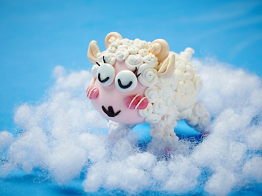 포토 JPG 스튜디오촬영 동물 캐릭터 한마리 인형 동물캐릭터 포유류 실내 사람없음 장난감 귀여움 눈감음 십이지신 양 신년캐릭터 오브젝트 공예품 점토 점토공예 클레이아트 동물인형 양털 국내포토 1 컨셉 모션 새해 내부 공예 파일형식