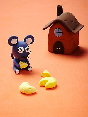 포토 JPG 스튜디오촬영 동물 캐릭터 한마리 건축물 인형 조각 동물캐릭터 포유류 치즈 주택 실내 들기 사람없음 건물 장난감 귀여움 십이지신 쥐 오브젝트 공예품 점토 점토공예 클레이아트 동물인형 국내포토 1 건축 컨셉 모션 유제품 내부 설치류 공예 파일형식