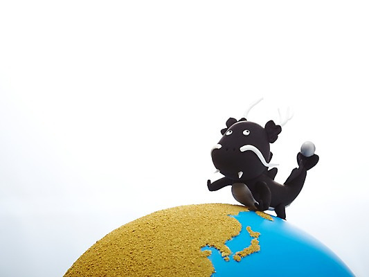 포토 JPG 스튜디오촬영 동물 캐릭터 지구 인형 동물캐릭터 포유류 실내 사람없음 장난감 지구본 귀여움 십이지신 용 구슬 오브젝트 공예품 점토 점토공예 클레이아트 동물인형 여의주 흑룡 국내포토 컨셉 내부 공예 파일형식