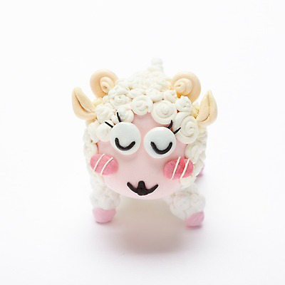 포토 JPG 스튜디오촬영 동물 캐릭터 한마리 인형 동물캐릭터 포유류 실내 사람없음 장난감 귀여움 눈감음 십이지신 양 신년캐릭터 오브젝트 공예품 점토 점토공예 클레이아트 동물인형 국내포토 1 컨셉 모션 새해 내부 공예 파일형식