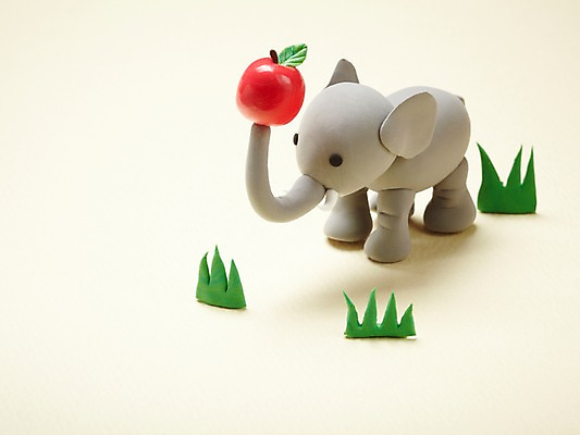 포토 JPG 스튜디오촬영 식물 동물 캐릭터 한마리 인형 동물캐릭터 과일 포유류 코끼리 실내 들기 잔디 사람없음 장난감 귀여움 풀 사과 오브젝트 공예품 점토 점토공예 클레이아트 동물인형 국내포토 1 컨셉 모션 내부 공예 파일형식