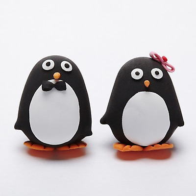 포토 JPG 스튜디오촬영 동물 척추동물 캐릭터 리본 인형 동물캐릭터 여러마리 조류 나비넥타이 실내 사람없음 장난감 귀여움 오브젝트 공예품 펭귄 점토 점토공예 클레이아트 동물인형 국내포토 다수 컨셉 넥타이 내부 공예 파일형식