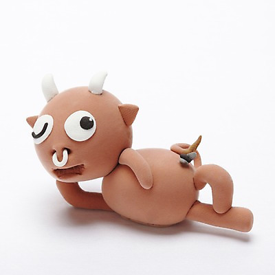 포토 JPG 스튜디오촬영 동물 캐릭터 한마리 인형 동물캐릭터 포즈 포유류 실내 윙크 사람없음 눕기 장난감 귀여움 십이지신 소 오브젝트 공예품 점토 파리_곤충 점토공예 고삐 클레이아트 동물인형 국내포토 1 곤충 컨셉 모션 표정 내부 공예 파일형식