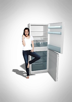 전신 PSD 외국인 편집 편집이미지 여자 백그라운드 한명 서기 미소 웃음 사람 동양인 20대 성인 전자제품 3D 문 가전제품 냉장고 냉동실 여자만 여자한명만 성인여자만 청년만 청년여자만 성인한명만 청년여자한명만 성인여자한명만 성인만 편집3D 1 모션 표정 인종 청년 디지털합성 파일형식