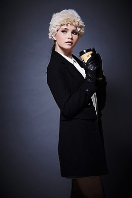 포토 JPG 스튜디오촬영 서양인 외국인 백인 해외기획촬영 모자 우먼라이프 라이프스타일 응시 2012년태국 여자 패션 커피 음료 포즈 장갑 겨울 검은배경 털모자 실내 한명 서기 들기 사람 정장 20대 성인 옆모습 치마 재킷 코트 비즈니스우먼 겨울옷 오피스룩 가죽장갑 여자만 여자한명만 성인여자만 청년만 청년여자만 성인한명만 청년여자한명만 성인여자한명만 성인만 국내포토 모자_잡화 1 시선 잡화 옷 계절 뷰포인트 백그라운드 비즈니스 모션 하의 인종 청년 내부 생활 검은색 외투 직장인 파일형식