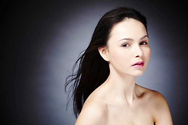 포토 JPG 스튜디오촬영 서양인 외국인 백인 해외기획촬영 우먼라이프 라이프스타일 긴머리 2012년태국 여자 포즈 검은배경 실내 한명 사람 상반신 20대 성인 옆모습 뷰티 매끈함 순수 청순 의료성형뷰티 여자만 여자한명만 성인여자만 청년만 청년여자만 성인한명만 청년여자한명만 성인여자한명만 성인만 국내포토 1 헤어스타일 뷰포인트 백그라운드 컨셉 인종 청년 내부 생활 검은색 감각 파일형식