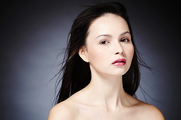 포토 JPG 스튜디오촬영 서양인 외국인 백인 해외기획촬영 우먼라이프 라이프스타일 긴머리 2012년태국 여자 포즈 검은배경 실내 한명 사람 상반신 20대 성인 앞모습 뷰티 매끈함 순수 청순 의료성형뷰티 여자만 여자한명만 성인여자만 청년만 청년여자만 성인한명만 청년여자한명만 성인여자한명만 성인만 국내포토 1 헤어스타일 뷰포인트 백그라운드 컨셉 인종 청년 내부 생활 검은색 감각 파일형식