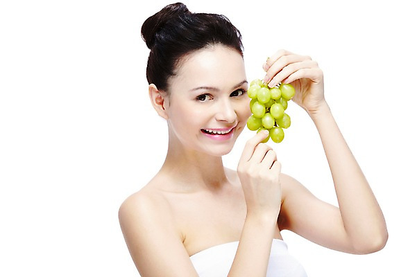 포토 JPG 스튜디오촬영 서양인 외국인 백인 해외기획촬영 우먼라이프 라이프스타일 2012년태국 여자 음식 포즈 과일 포도 실내 한명 미소 웃음 들기 누끼 사람 상반신 20대 성인 앞모습 뷰티 매끈함 튜브탑 순수 올림머리 청순 의료성형뷰티 여자만 여자한명만 성인여자만 청년만 청년여자만 성인한명만 청년여자한명만 성인여자한명만 성인만 국내포토 1 헤어스타일 뷰포인트 컨셉 상의 모션 표정 인종 청년 내부 생활 감각 파일형식