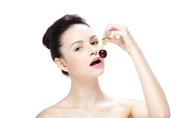 포토 JPG 스튜디오촬영 서양인 외국인 백인 해외기획촬영 우먼라이프 라이프스타일 2012년태국 여자 음식 포즈 과일 실내 입벌림 한명 들기 누끼 사람 상반신 20대 성인 앞모습 뷰티 체리 매끈함 먹기 순수 올림머리 청순 의료성형뷰티 여자만 여자한명만 성인여자만 청년만 청년여자만 성인한명만 청년여자한명만 성인여자한명만 성인만 국내포토 1 헤어스타일 뷰포인트 컨셉 모션 표정 인종 청년 내부 생활 감각 파일형식