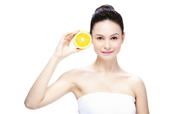 포토 JPG 스튜디오촬영 서양인 외국인 백인 해외기획촬영 우먼라이프 라이프스타일 2012년태국 여자 음식 포즈 오렌지 과일 단면 실내 한명 미소 웃음 들기 누끼 사람 상반신 20대 성인 앞모습 뷰티 매끈함 튜브탑 순수 올림머리 청순 의료성형뷰티 여자만 여자한명만 성인여자만 청년만 청년여자만 성인한명만 청년여자한명만 성인여자한명만 성인만 국내포토 1 헤어스타일 뷰포인트 컨셉 상의 모션 표정 인종 청년 내부 생활 감각 파일형식