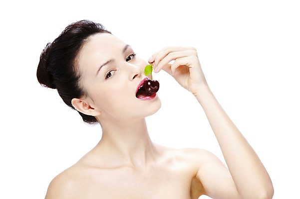 포토 JPG 스튜디오촬영 서양인 외국인 백인 해외기획촬영 우먼라이프 라이프스타일 2012년태국 여자 음식 포즈 과일 실내 입벌림 한명 들기 누끼 사람 상반신 20대 성인 앞모습 뷰티 체리 매끈함 먹기 순수 올림머리 청순 의료성형뷰티 여자만 여자한명만 성인여자만 청년만 청년여자만 성인한명만 청년여자한명만 성인여자한명만 성인만 국내포토 1 헤어스타일 뷰포인트 컨셉 모션 표정 인종 청년 내부 생활 감각 파일형식