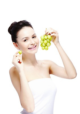 포토 JPG 스튜디오촬영 서양인 외국인 백인 해외기획촬영 우먼라이프 라이프스타일 2012년태국 여자 음식 포즈 과일 포도 실내 한명 미소 웃음 들기 누끼 사람 상반신 20대 성인 앞모습 뷰티 매끈함 튜브탑 순수 올림머리 청순 의료성형뷰티 여자만 여자한명만 성인여자만 청년만 청년여자만 성인한명만 청년여자한명만 성인여자한명만 성인만 국내포토 1 헤어스타일 뷰포인트 컨셉 상의 모션 표정 인종 청년 내부 생활 감각 파일형식