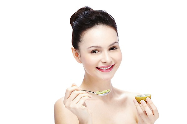 포토 JPG 스튜디오촬영 서양인 외국인 백인 해외기획촬영 우먼라이프 라이프스타일 2012년태국 여자 음식 포즈 과일 실내 키위 한명 미소 웃음 들기 누끼 사람 상반신 20대 성인 앞모습 뷰티 숟가락 매끈함 순수 올림머리 청순 의료성형뷰티 여자만 여자한명만 성인여자만 청년만 청년여자만 성인한명만 청년여자한명만 성인여자한명만 성인만 국내포토 1 헤어스타일 뷰포인트 컨셉 모션 수저 표정 인종 청년 내부 생활 감각 파일형식