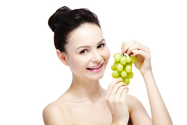 포토 JPG 스튜디오촬영 서양인 외국인 백인 해외기획촬영 우먼라이프 라이프스타일 2012년태국 여자 음식 포즈 과일 포도 실내 한명 미소 웃음 들기 누끼 사람 상반신 20대 성인 앞모습 뷰티 매끈함 순수 올림머리 청순 의료성형뷰티 여자만 여자한명만 성인여자만 청년만 청년여자만 성인한명만 청년여자한명만 성인여자한명만 성인만 국내포토 1 헤어스타일 뷰포인트 컨셉 모션 표정 인종 청년 내부 생활 감각 파일형식