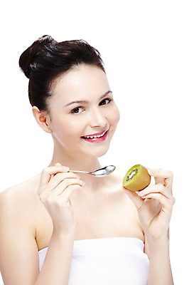 포토 JPG 스튜디오촬영 서양인 외국인 백인 해외기획촬영 우먼라이프 라이프스타일 2012년태국 여자 음식 포즈 과일 실내 키위 한명 미소 웃음 들기 누끼 사람 상반신 20대 성인 앞모습 뷰티 숟가락 매끈함 튜브탑 순수 올림머리 청순 의료성형뷰티 여자만 여자한명만 성인여자만 청년만 청년여자만 성인한명만 청년여자한명만 성인여자한명만 성인만 국내포토 1 헤어스타일 뷰포인트 컨셉 상의 모션 수저 표정 인종 청년 내부 생활 감각 파일형식