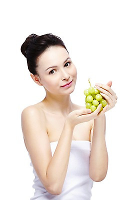 포토 JPG 스튜디오촬영 서양인 외국인 백인 해외기획촬영 우먼라이프 라이프스타일 2012년태국 여자 음식 포즈 과일 포도 실내 한명 미소 웃음 들기 누끼 사람 상반신 20대 성인 앞모습 뷰티 매끈함 튜브탑 순수 올림머리 청순 의료성형뷰티 여자만 여자한명만 성인여자만 청년만 청년여자만 성인한명만 청년여자한명만 성인여자한명만 성인만 국내포토 1 헤어스타일 뷰포인트 컨셉 상의 모션 표정 인종 청년 내부 생활 감각 파일형식