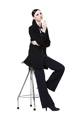 포토 JPG 스튜디오촬영 전신 서양인 외국인 백인 해외기획촬영 우먼라이프 라이프스타일 응시 2012년태국 여자 패션 구두 포즈 의자 흡연 담배 실내 한명 들기 누끼 사람 앉기 정장 20대 성인 옆모습 재킷 코트 매니시 매니시룩 남장 여자만 여자한명만 성인여자만 청년만 청년여자만 성인한명만 청년여자한명만 성인여자한명만 성인만 국내포토 1 시선 옷 뷰포인트 가구 신발 모션 인종 청년 내부 생활 외투 파일형식