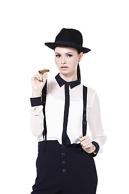 포토 JPG 스튜디오촬영 서양인 외국인 백인 해외기획촬영 모자 우먼라이프 라이프스타일 2012년태국 잡화 여자 패션 포즈 흡연 담배 실내 한명 서기 들기 누끼 사람 20대 성인 앞모습 매니시 매니시룩 멜빵바지 중절모 남장 페도라 여자만 여자한명만 성인여자만 청년만 청년여자만 성인한명만 청년여자한명만 성인여자한명만 성인만 국내포토 모자_잡화 1 뷰포인트 바지 모션 인종 청년 내부 생활 멜빵 파일형식